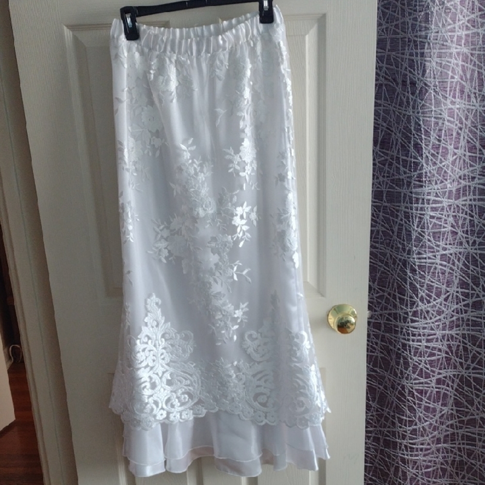 Elegant White Lace Maxi Skirt with Scalloped Hem